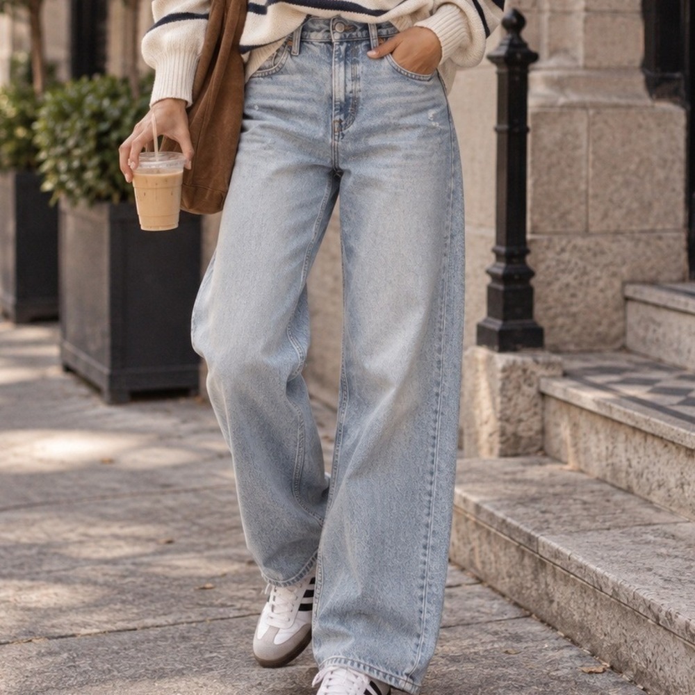 H&M &Denim Women Baggy High Waist Jeans Light Wash Blue Size 2 Wide Leg Distress